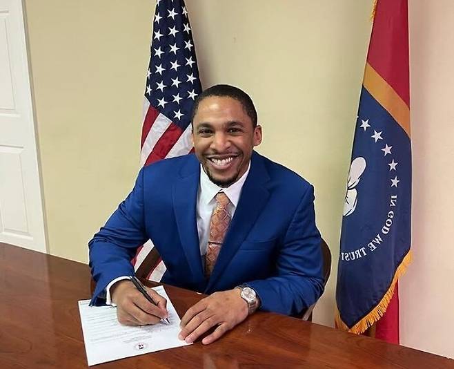 자위 행위를 하는 남성에게 최대 1만 달러(한화 약 1400만원)의 벌금을 부과하는 법안을 발의한 브래드포드 블랙몬 미시시피주 주의회 상원의원. 인스타그램