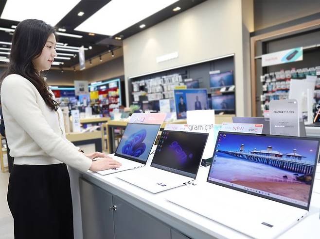 롯데하이마트가 2월 한달간 전국 320여개 매장에서 ‘노트북·IT가전 아카데미 빅세일(Big Sale)’을 진행한다.ⓒ롯데하이마트