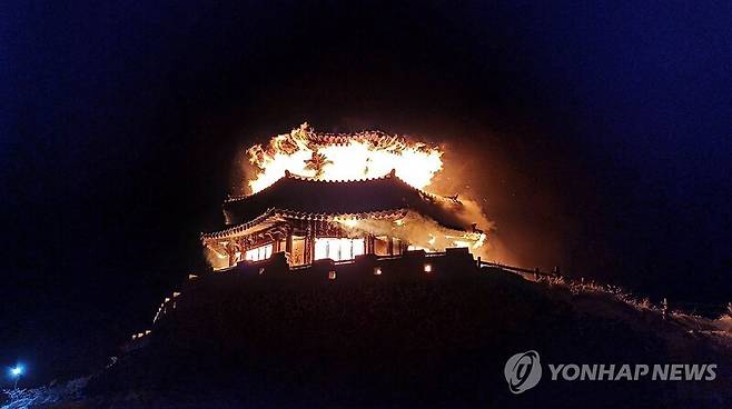 불타는 상제루 쉼터 / 사진=연합뉴스