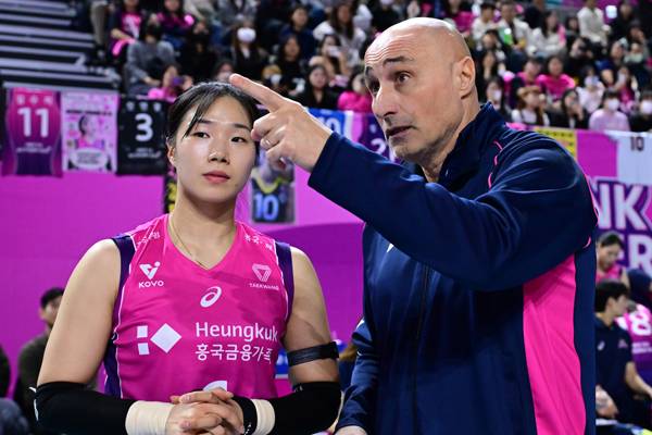 아본단자 흥국생명 감독은 이고은이 팀을 완전히 바꿨다고 호평했다. 사진 제공= KOVO