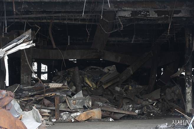 2022년 10월4일 화재로 한국옵티칼하이테크 생산동 건물이 전소되었다. ⓒ시사IN 이명익