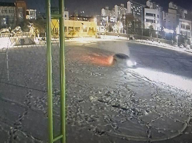 사진 = 충주중학교 CCTV 갈무리 / 연합뉴스