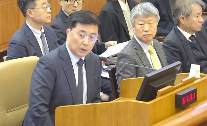 홍장원 전 국가정보원 제1차장이 4일 서울 종로구 헌법재판소에서 열린 윤석열 대통령 탄핵심판 5차 변론에 증인으로 출석해 발언하고 있다. (헌법재판소 제공)/뉴스1