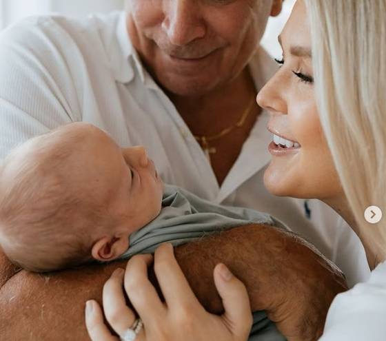 캐롤라인 레빗 백악관 대변인은 지난해 7월 첫 아들을 낳았다. 남편은 32세 연상의 부동산 사업가다.사진 캐롤라인 레빗 인스타그램 캡처