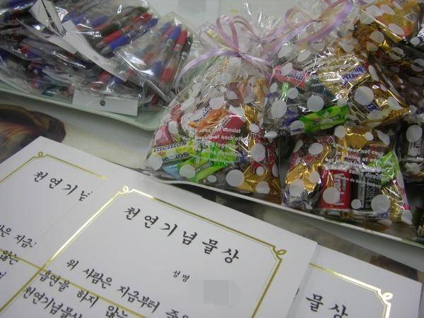 학생이 스스로 변할 때까지 기다리고 또 기다린 대표 사례는 금연 교육이다. 한 때 학교에서는 금연을 선언하는 학생에게 천연기념물상을 줬다. '좋은 선택을 하고 행동에 책임을 지는 학생'을 기르겠다는 취지의 하나였다. 흡연터 탓에 방문자 중에는 "이곳도 학교냐"고 반문하는 이도 있었다. 고인은 그때마다 "무던히도 기다리는 일이 방종을 허용하는 게 아닐까 고민될 때도 있지만, 결국 자발적으로 얻은 내적 추동 에너지만이 아이들을 거침없는 세상에서 살아가게 한다"고 말하곤 했다. 양업고 제공