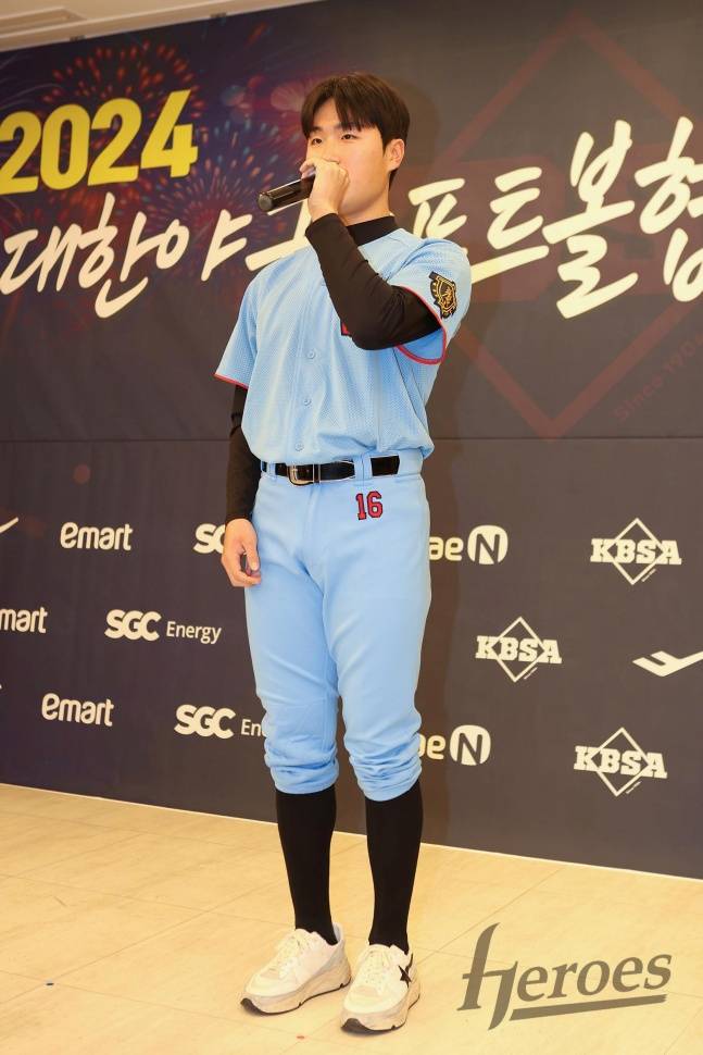 2024 이영민 타격상을 받은 키움 염승원이 5일 서울 도곡동에서 열린 2024 KBSA 시상식에서 수상 소감을 말하고 있다. /사진=키움 히어로즈 제공