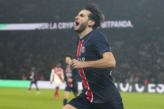 후반 9분 PSG 흐비차 크바라츠헬리아가 다시 앞서나가는 골을 터트렸다. <저작권자(c) 연합뉴스, 무단 전재-재배포, AI 학습 및 활용 금지>