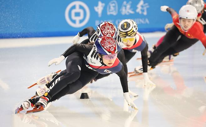 <yonhap photo-4382=""> 최민정의 금빛질주 (하얼빈=연합뉴스) 서대연 기자 = 8일 중국 하얼빈 헤이룽장 빙상훈련센터 다목적홀에서 열린 하얼빈 동계아시안게임 쇼트트랙 여자 500m 결승에서 최민정이 질주하고 있다. 2025.2.8 dwise@yna.co.kr/2025-02-08 14:43:51/ <저작권자 ⓒ 1980-2025 ㈜연합뉴스. 무단 전재 재배포 금지, AI 학습 및 활용 금지></yonhap>