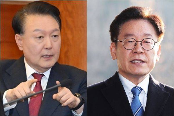 윤석열 대통령이 지난 1월 23일 서울 종로구 헌법재판소에서 열린 탄핵심판 4차 변론에서 변호인단과 대화하고 있다.(좌) 이재명 더불어민주당 대표(우).사진=연합뉴스