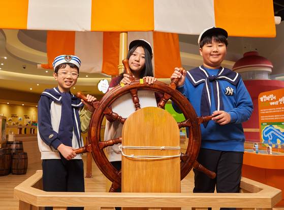 최수혁·권혜원·이시온(왼쪽부터) 학생기자가 수도권 최초 국립 해양문화시설 국립인천해양박물관을 방문해 해양문화 역사와 해양의 가치를 직접 확인해봤다.