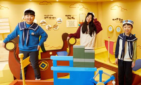 우리나라 전통 배의 종류와 작동 원리, 항해술과 항해도구 체험, 바닷속 보물, 포토존 등으로 구성돼 많은 사랑을 받는 어린이 박물관도 제대로 즐긴 소중 학생기자단.