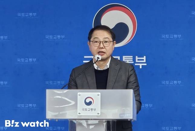 김헌정 국토교통부 주택정책관이 11일 정부세종청사 국토부 기자실에서 무순위 청약 개편, 부정청약 근절 대책 등을 발표하고 있다./사진=채신화 기자