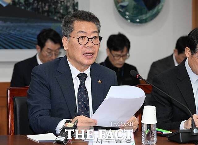 김용빈 중앙건거관리위원회 사무총장이 12일 오전 경기 과천시 중앙선거관리위원회에서 모두발언을 하고 있다. /과천=박헌우 기자