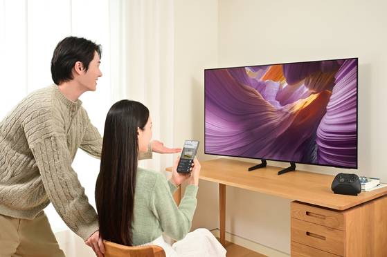 삼성전자가 최신 AI 기술을 탑재한 55형 OLED TV 신제품을 국내 출시했다. 사진 삼성전자