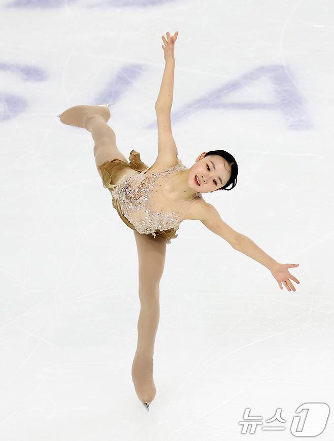 피겨 김채연이 13일 중국 헤이룽장성 하얼빈 빙상훈련센터 다목적홀에서 열린 하얼빈 동계아시안게임 피겨 여자 싱글 프리스케이팅에서 연기를 펼치고 있다. 2025.2.13/뉴스1 ⓒ News1 이승배 기자