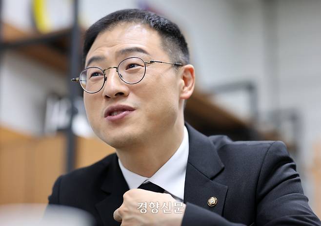 김상욱 국민의힘 의원이 지난달 2일 지역구인 경남 울산에서 경향신문과 인터뷰하고 있다. 정지윤 선임기자