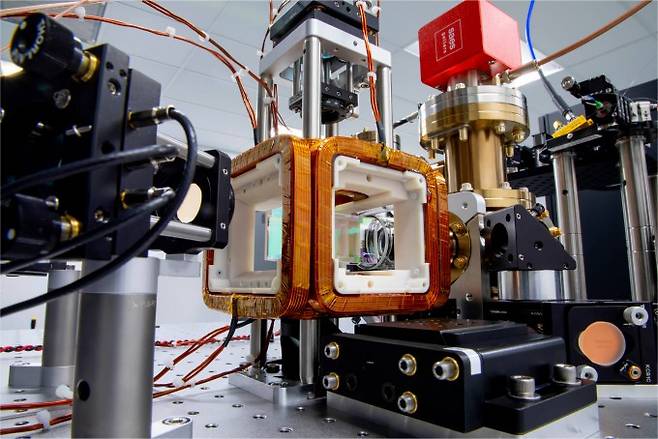 미국 양자컴퓨터 기업 큐에라의 256큐비트급 양자컴퓨터인 아퀼라(Aquila)의 내부 구조. QuEra 제공