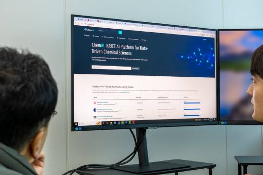화학연이 웹 기반으로 구축한 화학분야에 특화된 '켐AI' 모습. 화학연 제공