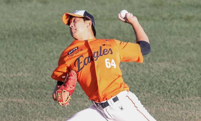 권민규가 지난 15일 호주 멜버른 볼파크에서 열린 호주 야구대표팀과 연습경기에서 투구하고 있다. 한화 이글스 제공