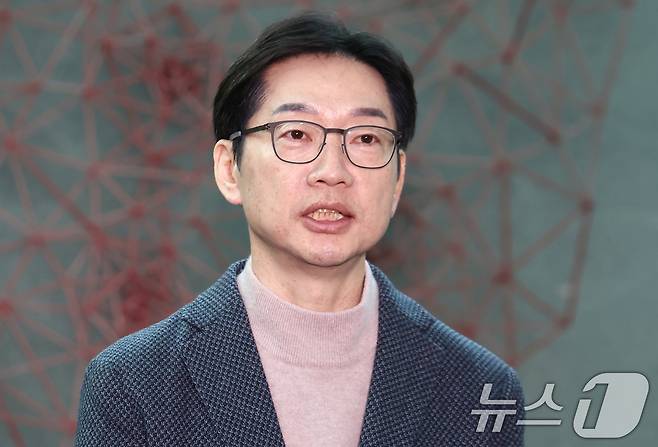 김경수 전 경남도지사가 18일 오전 서울 여의도 국회 의원회관에서 취재진 질의에 답변하고 있다. 2025.2.18/뉴스1 ⓒ News1 김민지 기자