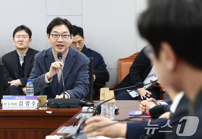 김경수 전 경남도지사가 18일 오전 서울 여의도 국회 의원회관에서 열린 '행정수도 세종 이전의 추진방안과 과제 토론회'에서 축사를 하고 있다. 2025.2.18/뉴스1 ⓒ News1 김민지 기자