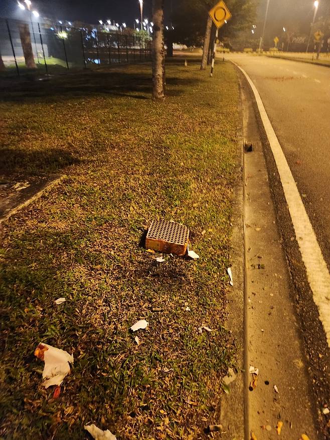 폭죽의 흔적. 사진 | 포항