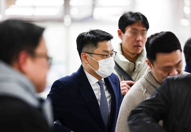 유준원 상상인그룹 대표가 18일 오후 서울 서초구 서울중앙지법에서 열린 선고 공판에 출석하고 있다./뉴시스