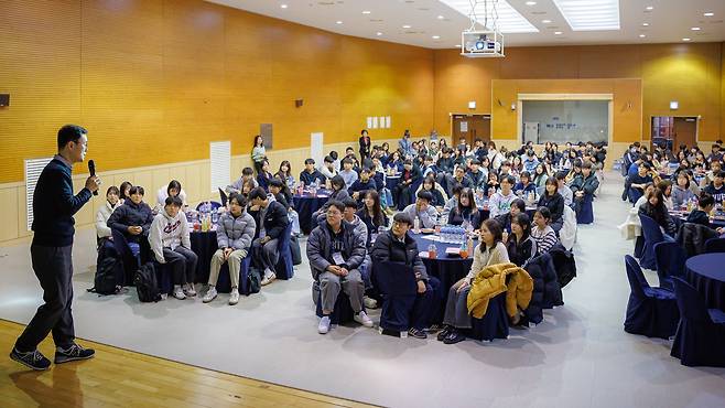 지난 17일 서울 동대문구 경희대학교에서 대학 신입생 대상 금융 특강이 진행되고 있다. 이번 특강은 금융감독원 주최로 이뤄졌다. /경희대학교 제공