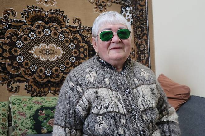 1944년 러시아 북서부 지역에서 태어난 조냐(80)는 10살이 되던 해 우크라이나 동부 도네츠크로 이주한 뒤 평생을 이곳에서 살았다. 현재는 전쟁을 피해 수도 키이우에 있는 요양시설에 살고 있다. 사진 장예지 특파원