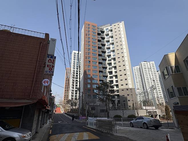 14일 미분양 물량이 발생한 서울 구로구 개봉동의 한 아파트 단지 모습. 정주원 기자