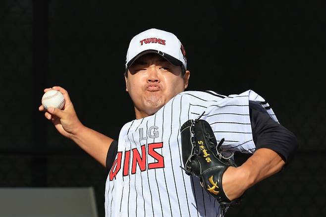 ▲ LG 장현식이 미국 애리조나주 스코츠데일에서 열리고 있는 LG 스프링캠프에서 불펜 피칭을 실시하고 있다. ⓒ연합뉴스