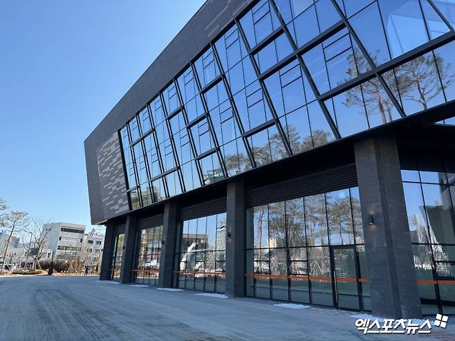 3루 측 1층과 2층에는 더본코리아의 식음매장이 입점한다. 엑스포츠뉴스DB