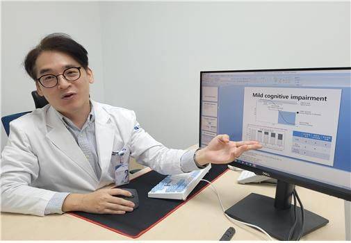센텀종합병원 정신건강의학과 장준호 과장이 경도 인지장애에 대해 설명하고 있다. 센텀종합병원 제공