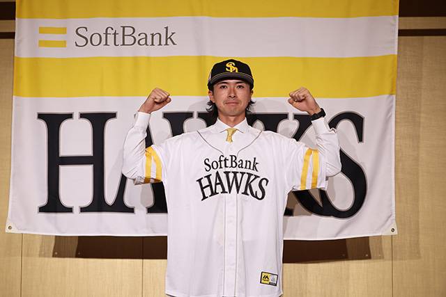 지난 2024년 12월 입단식을 치른. 우와사와. /사진=소프트뱅크 공식 홈페이지