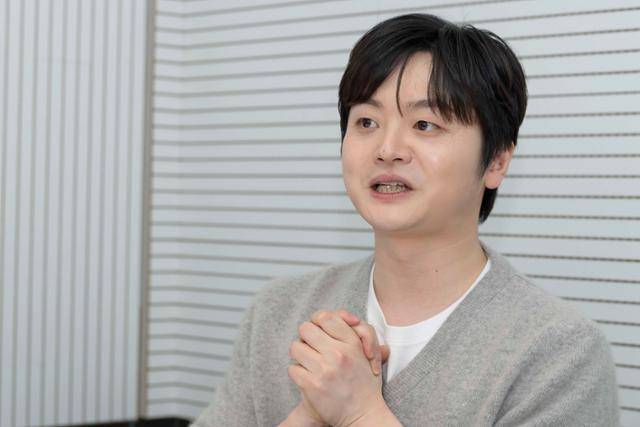 '나는 반딧불'을 부른 가수 황가람이 13일 서울 중구 한국일보사에서 인터뷰를 하고 있다. 류기찬 인턴기자