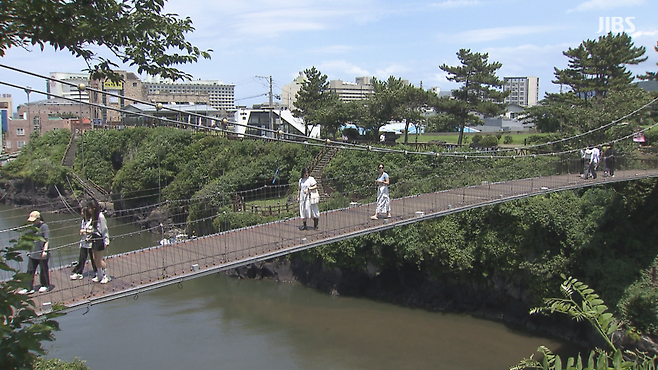 용연계곡에 있는 구름다리