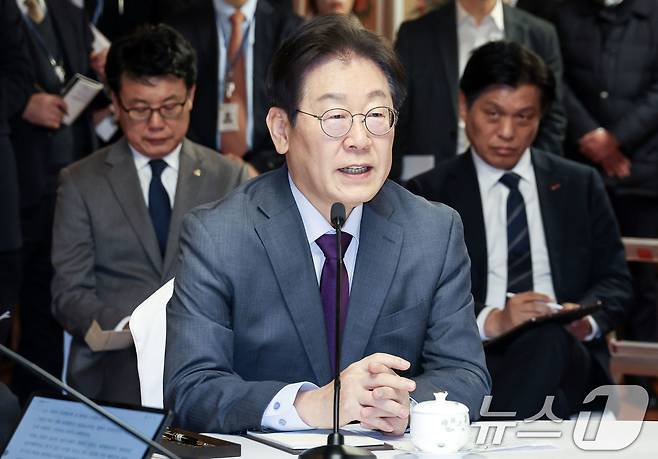 이재명 더불어민주당 대표 20일 오후 국회 사랑재에서 열린 여야정 국정협의회 첫 회의에서 발언을 하고 있다. 2025.2.20/뉴스1 ⓒ News1 국회사진취재단