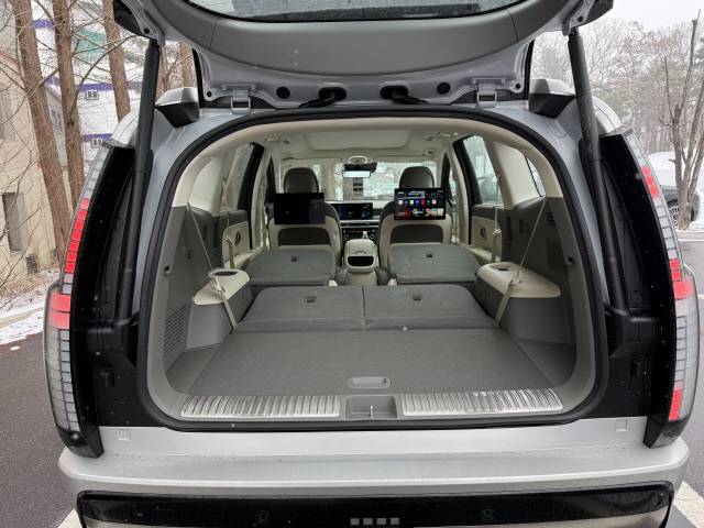 2·3열을 모두 폴딩하면 성인이 다리르 쭉 뻗고 누워도 여유롭다. 임주희 기자