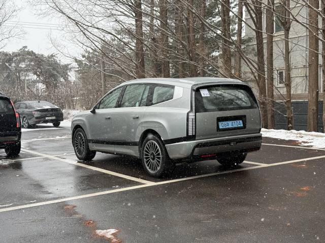 수직으로 떨어지는 뒤태라인. 임주희 기자