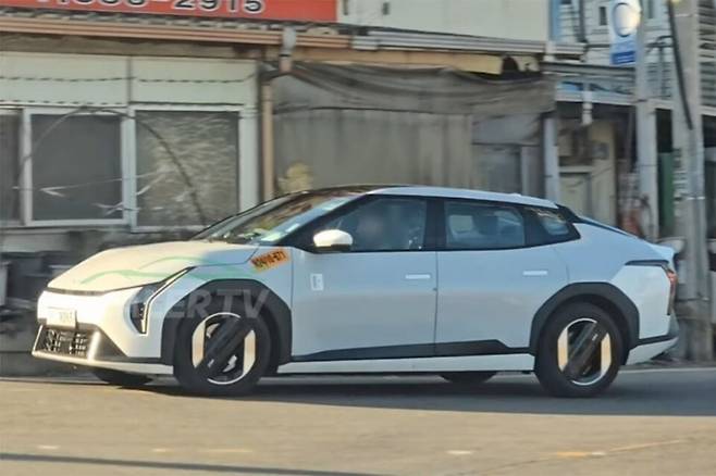 기아 'EV4' (출처 : 힐러TV)
