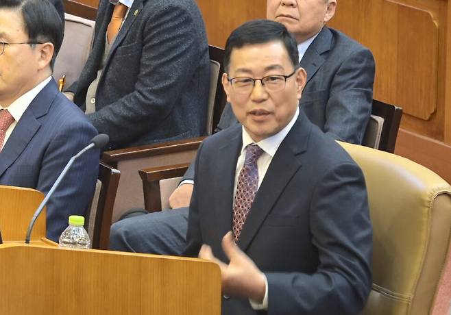 백종욱 전 국가정보원 3차장이 2025년 2월11일 서울 종로구 헌법재판소에서 열린 윤석열 대통령 탄핵심판 7차 변론에 증인으로 출석해 발언하고 있다. 헌법재판소 제공