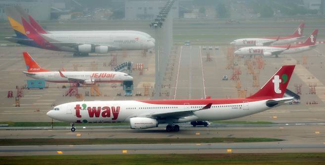 대명소노그룹의 티웨이항공 경영 참여 선언과 LCC 출범 등 여러 행보가 나오면서 국내 LCC 업계의 재편 가능성이 커지고 있다./사진=뉴시스