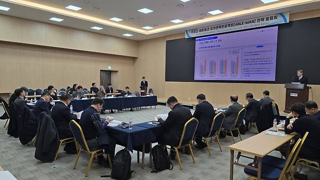 ETRI는 25일 초공간 네트워크 분야 국가전략프로젝트 '에이블 맨(ABLE-MAN)' 전략발표회를 가졌다.