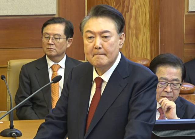 ▲윤석열 대통령이 25일 서울 종로구 헌법재판소에서 열린 윤 대통령 탄핵심판 11차 변론에서 최종 의견 진술을 하고 있다. ⓒ연합뉴스