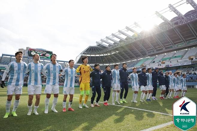울산 선수들이 대저전에서 승리한 뒤 단체 세리머니를 펼치고 있다. 사진 | 한국프로축구연맹