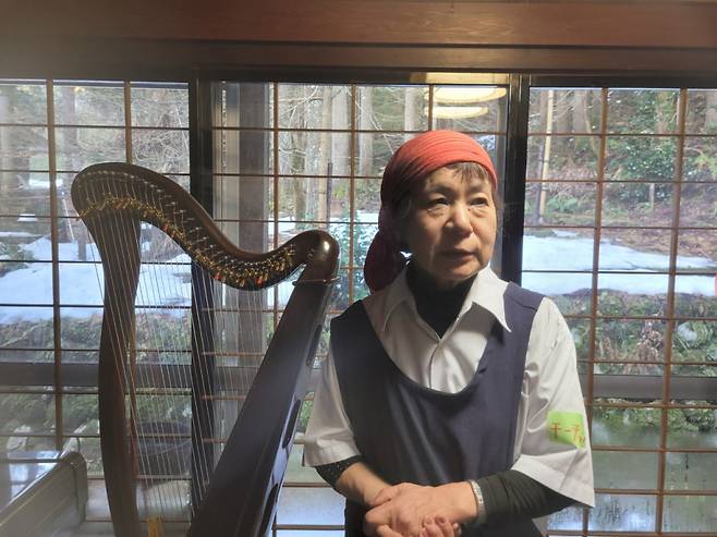 코지마 치토세씨(72)는 60~70대 어르신이 대다수인 마을과 지역의 활성화를 위해 홈스테이 체험 기회를 제공하고 있다고 했다. 한국 등 젊은 학생들과 만나 새로운 문화를 접하면서 에너지를 얻고 있다고 했다. / 사진=김인한 기자