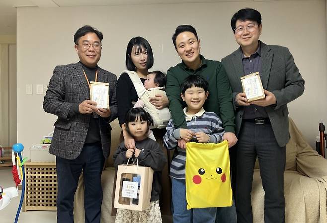 글로벌 이차전지 소재기업 엘앤에프가 올해 초등학교 입학을 앞둔 임직원 자녀들을 축하했다. / 사진=엘앤에프