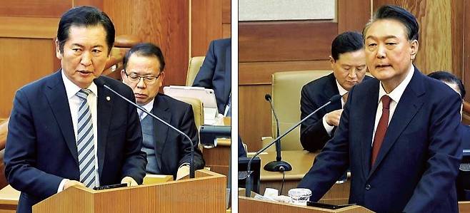 <탄핵소추 73일 만에 최후진술> 윤석열 대통령 탄핵심판 마지막 변론이 열린 25일 서울 종로구 헌법재판소 대심판정에서 국회 탄핵소추단장인 정청래 법제사법위원장이 최후 진술을 하고 있다(왼쪽 사진). 이어 윤 대통령이 최후 진술을 하고 있다. 헌법재판소 제공
