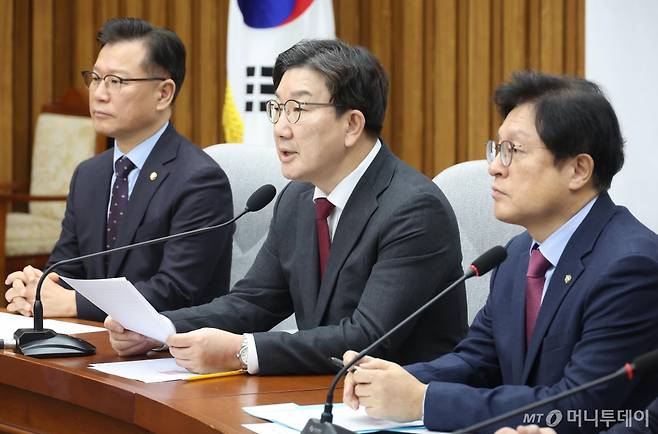 권성동 국민의힘 원내대표가 28일 오전 서울 여의도 국회에서 열린 원내대책회의에서 발언을 하고 있다. 2025.02.28. /사진=뉴시스 /사진=조성봉