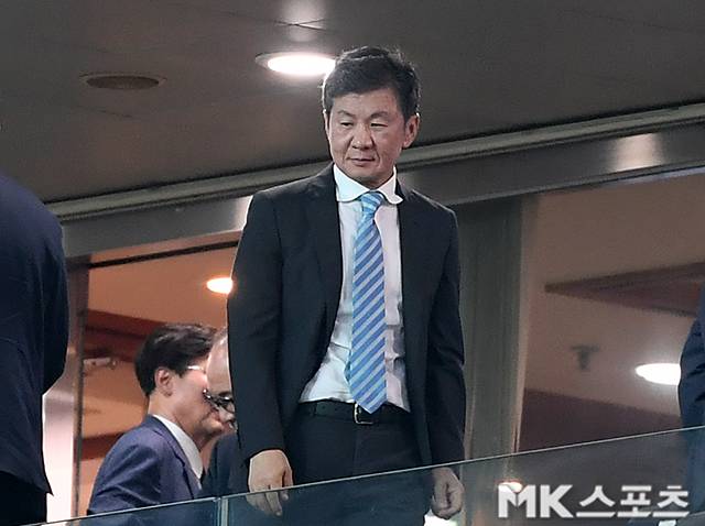 정몽규 회장에 대한 팬심은 여전히 좋지 않으나 축구인들의 마음은 달랐다. 1차 투표 결과, 192명 중 무효표 1표를 제외한 183명이 투표에 나섰고 그중 156표가 정몽규 회장에게 향했다. 사진=천정환 기자